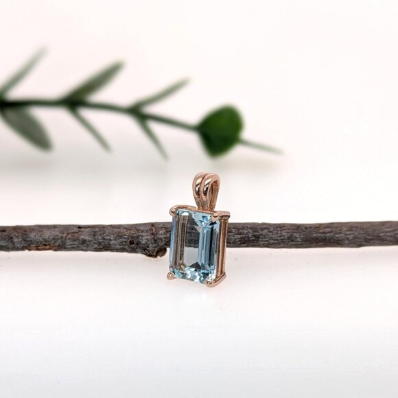 Aquamarine Pendant in 14K Solid Gold | Rabbit Bail | Fine Jewelry - Picture 5 of 8